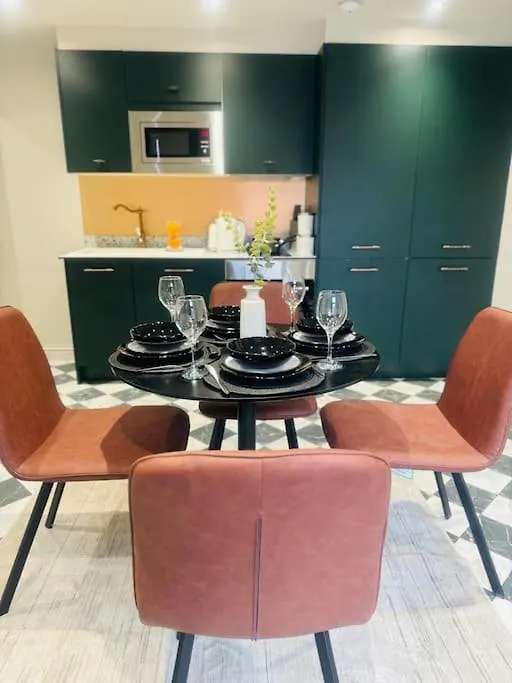 London 99 Apartment, Top Trendy Location Apartment