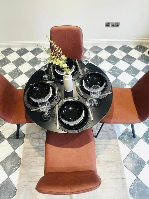 London 99 Apartment, Top Trendy Location