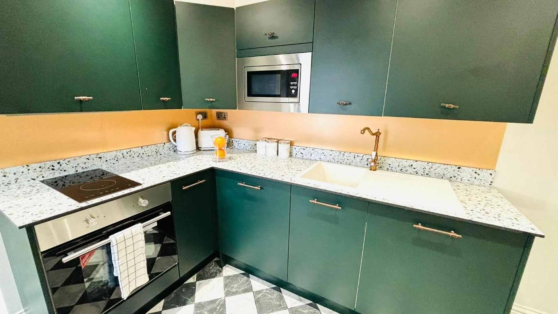 London 99 Apartment, Top Trendy Location United Kingdom