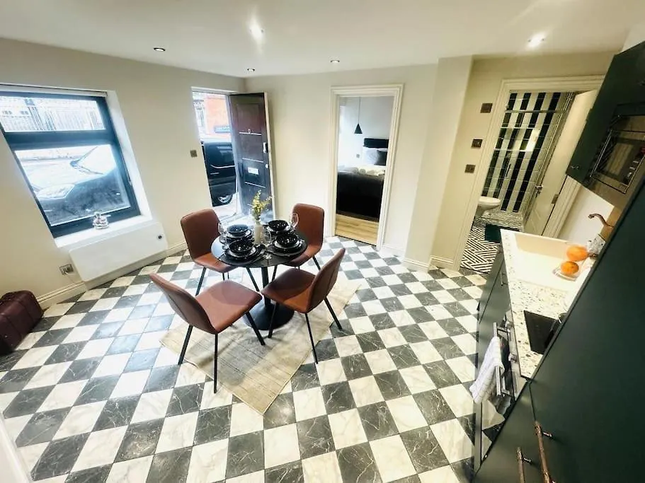 London 99 Apartment, Top Trendy Location